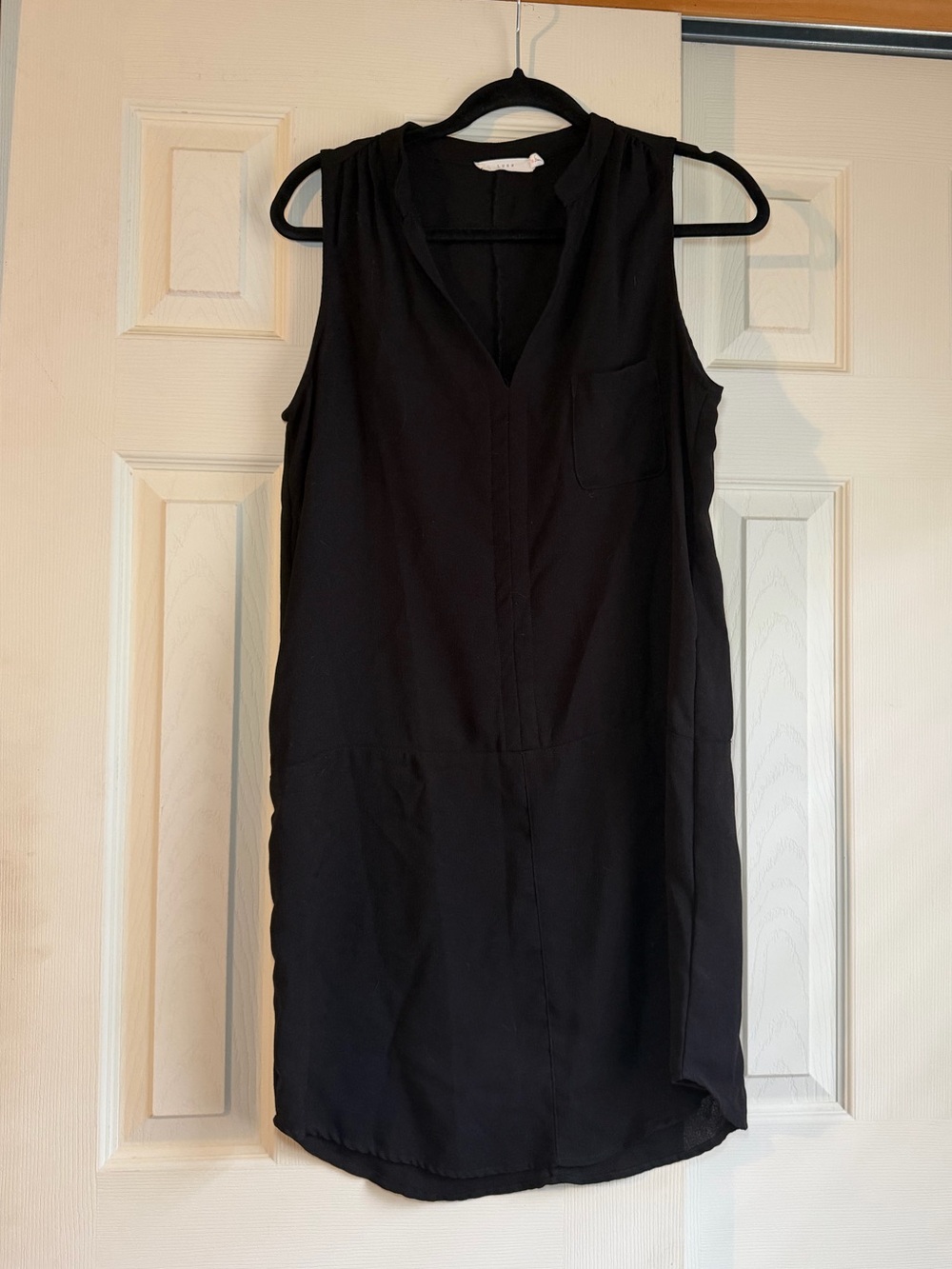 Lush Black V-Neck Sleeveless Shirt-Tail Hem Shift Dress Lightweight Size M